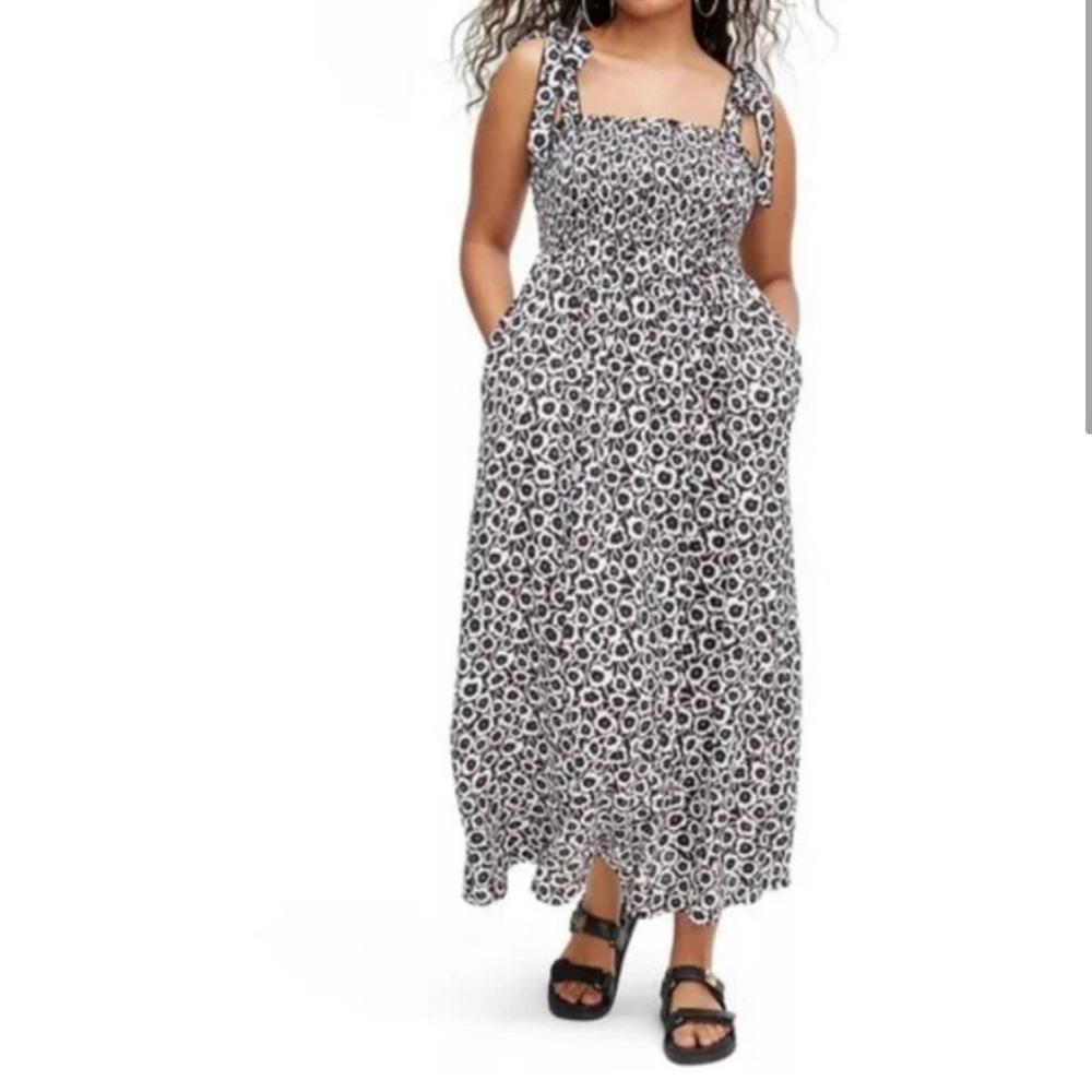 NWOT. DVF Smocked Tie Strap Poppy Dress.